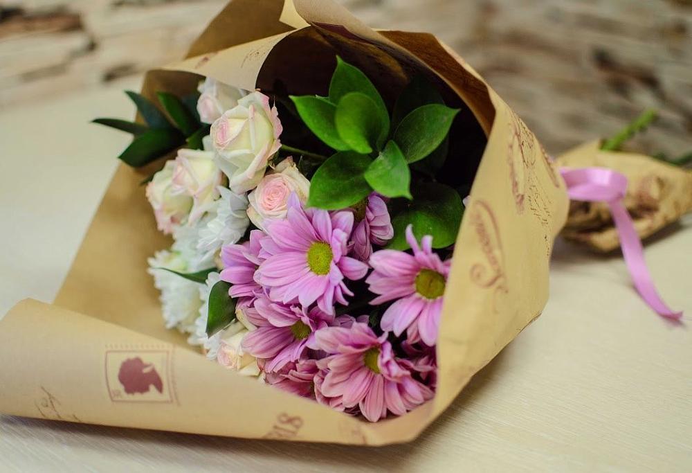 Букет цветов из: Розы и Хризантемы в Гидроторфе