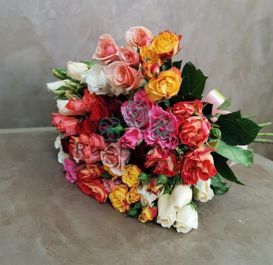 Букет цветов из: Розы в Гидроторфе