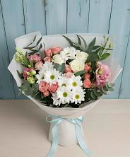 Букет цветов из:  Розы, Лизиантусы и Хризантемы в Гидроторфе