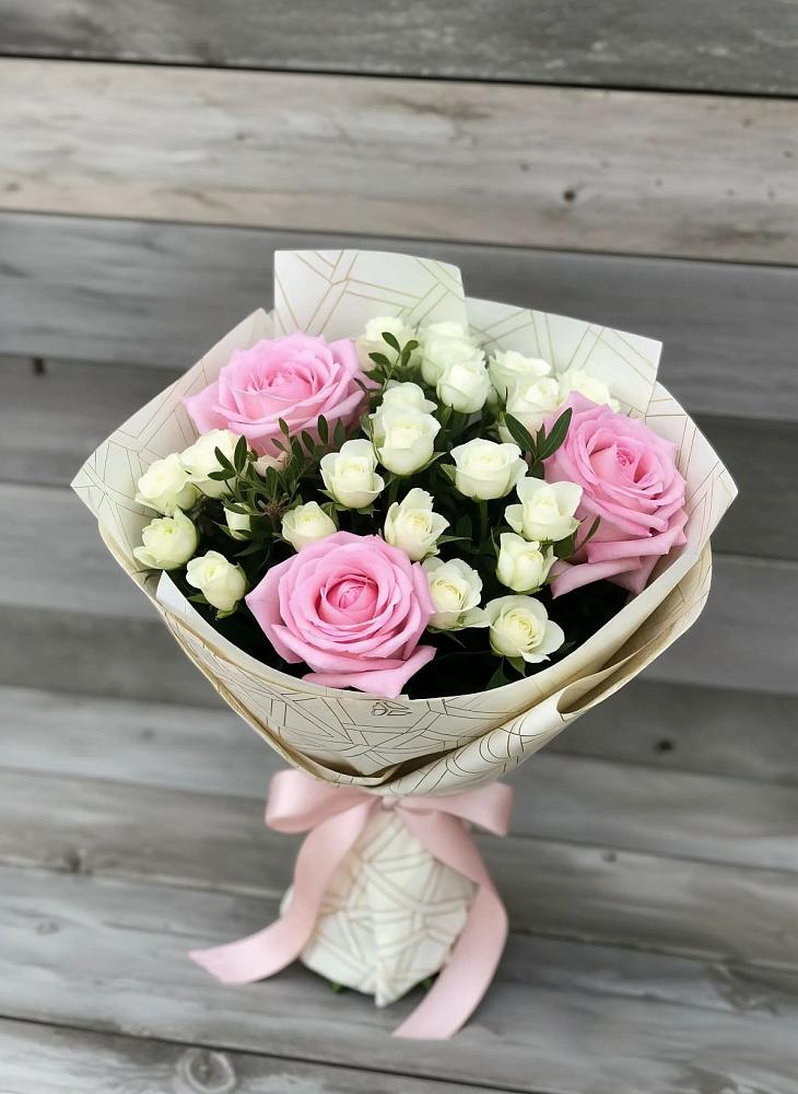 Букет цветов из: Розы в Гидроторфе