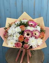 Букет цветов из:  Розы, Герберы и Хризантемы в Гидроторфе