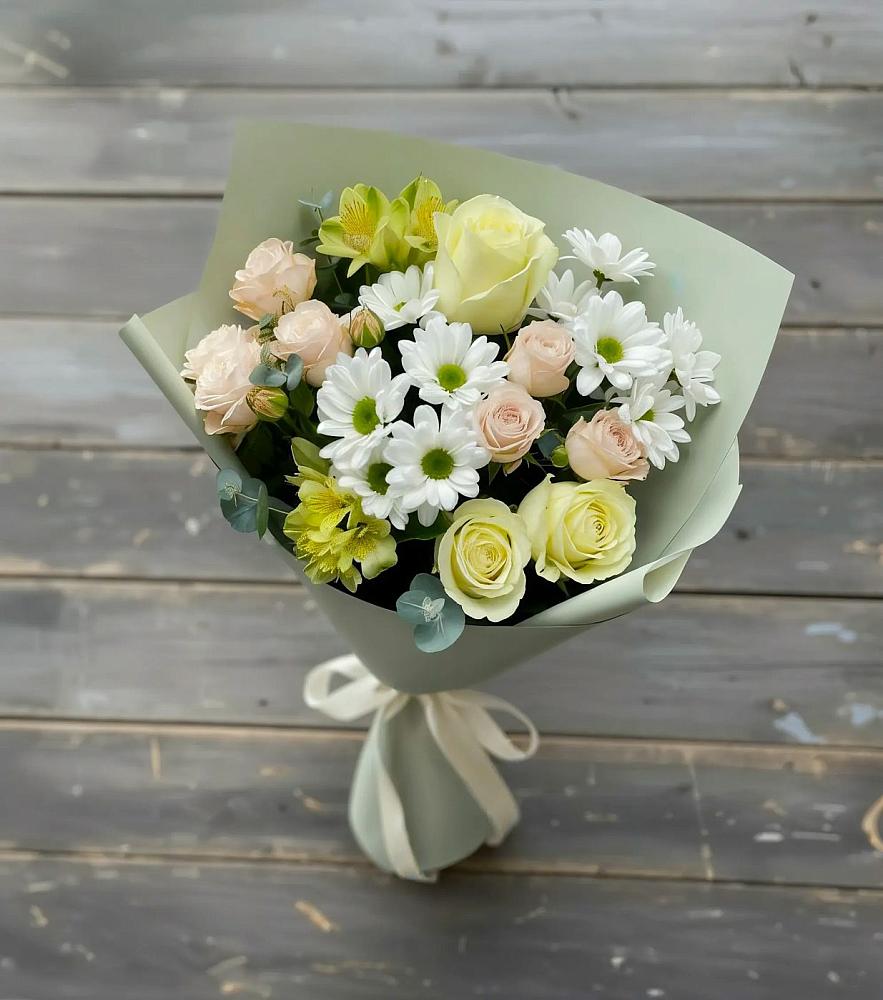 Букет цветов из: Альстромерии, Розы и Хризантемы в Гидроторфе