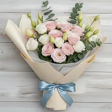 Букет цветов из:  Лизиантусы в Гидроторфе