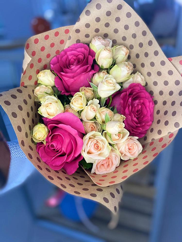 Букет цветов из: Розы в Гидроторфе