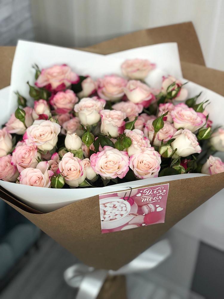 Букет цветов из: Розы в Гидроторфе