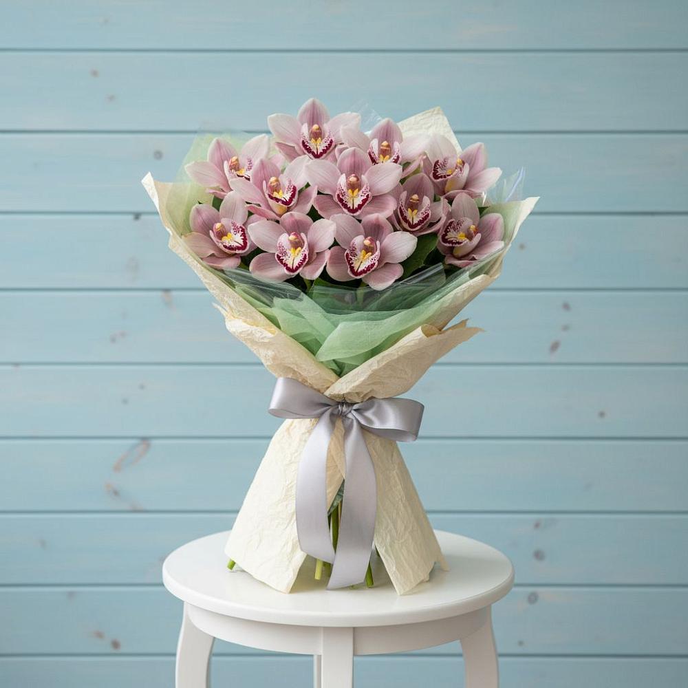 Букет цветов из: Орхидеи и Розы в Гидроторфе