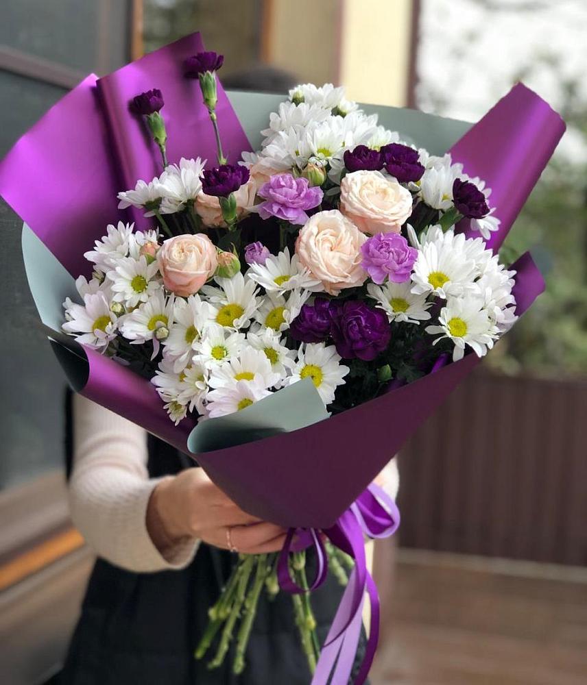 Букет цветов из: Хризантемы, Гвоздики и Розы в Гидроторфе