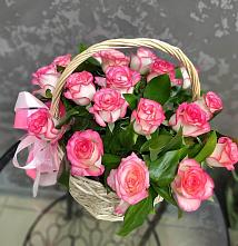 Цветочная композиция из Розы в корзине в Гидроторфе