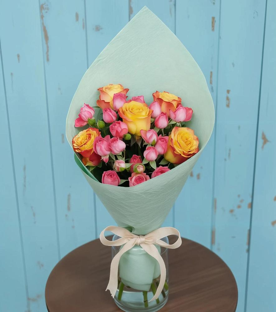 Букет цветов из: Розы в Гидроторфе