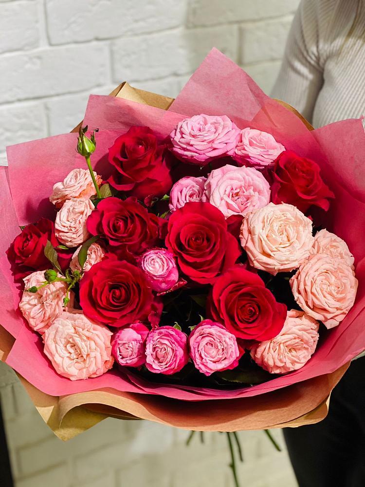 Букет цветов из: Розы в Гидроторфе