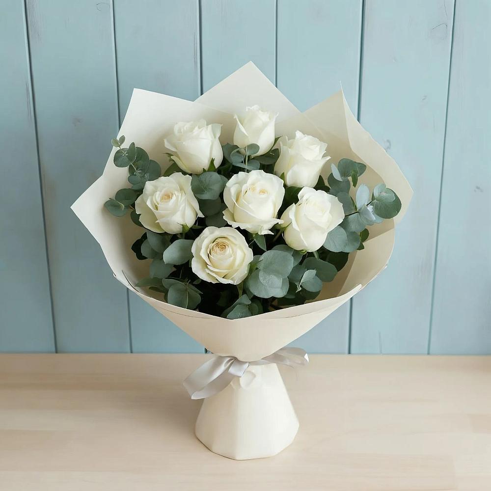 Букет Белые розы в Эвкалипте в Гидроторфе