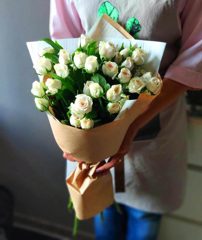 Букет цветов из: Розы в Гидроторфе