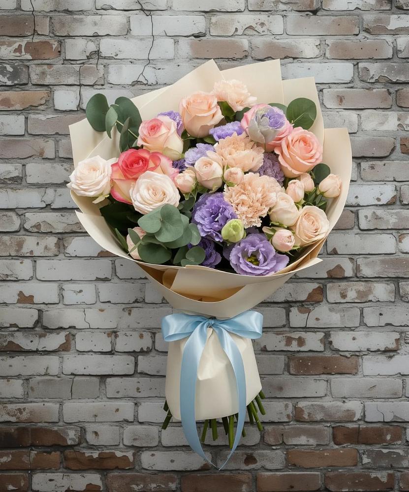 Букет цветов из: Розы, Лизиантусы и Гвоздики в Гидроторфе