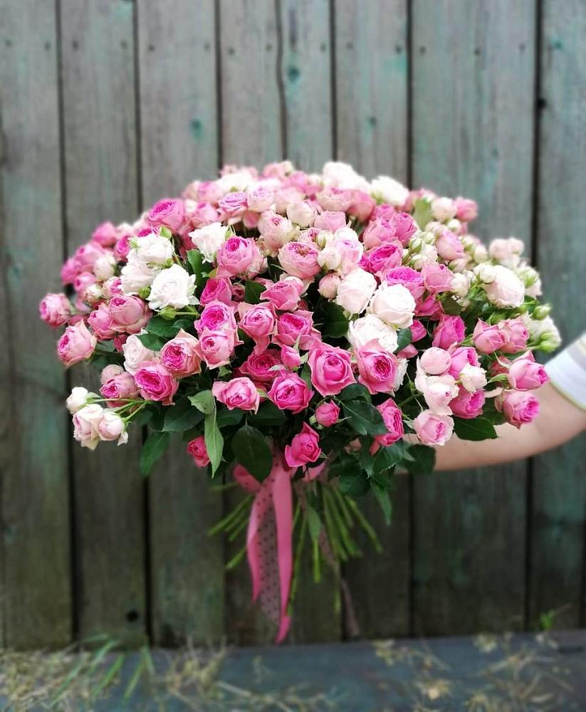 Букет Розовые кустовые розы Натали и Лав Лидия в Гидроторфе