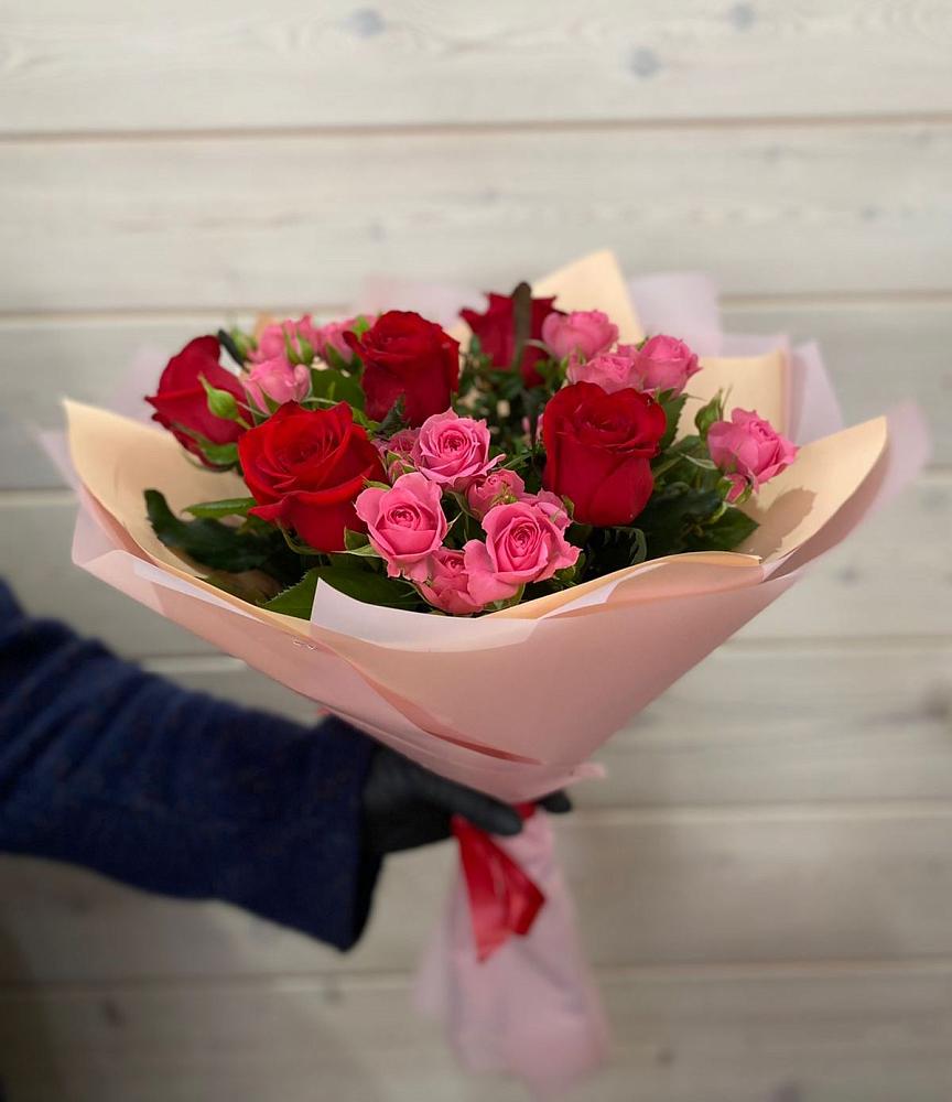 Букет цветов из: Розы в Гидроторфе