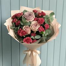 Букет цветов из:  Гвоздики и Розы в Гидроторфе