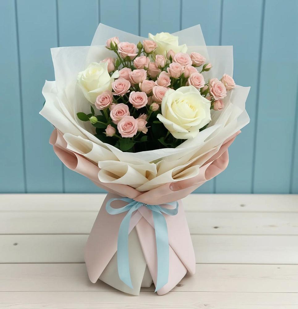 Букет цветов из: Розы в Гидроторфе