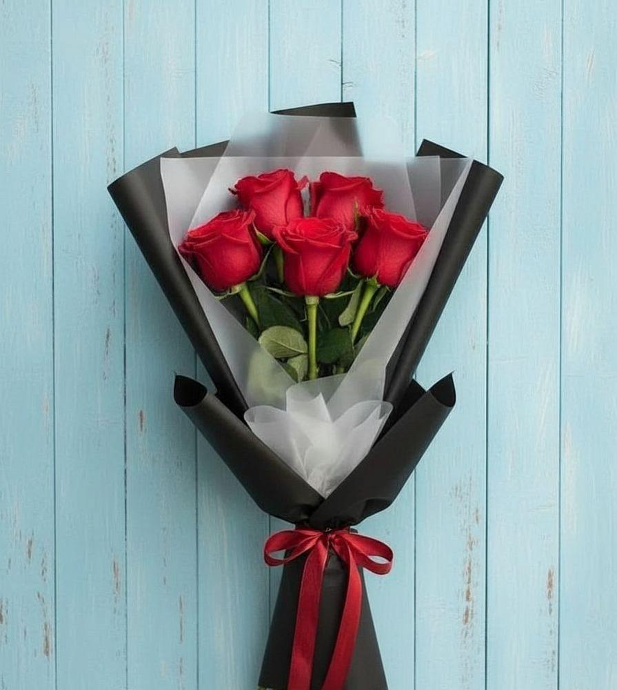 Букет цветов из: Розы в Гидроторфе