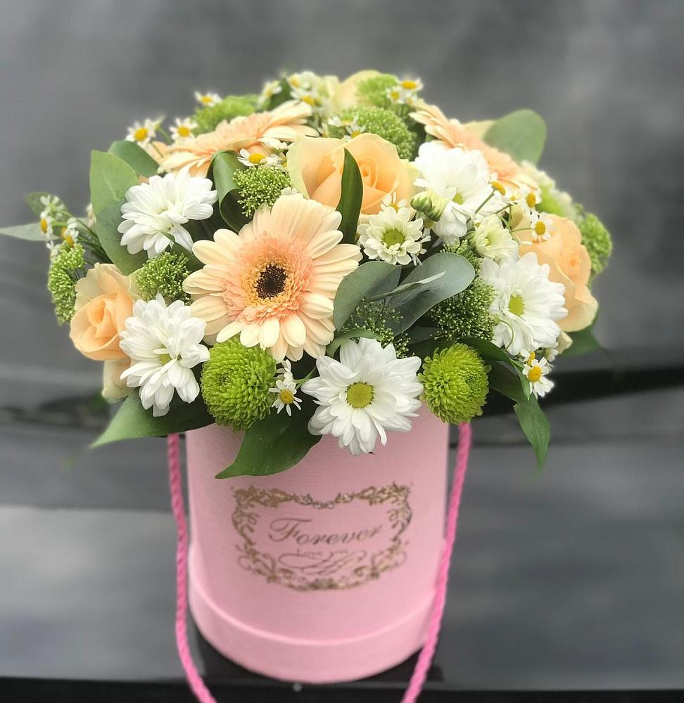 Цветочная композиция из Розы, Герберы и Хризантемы в шляпной коробке в Гидроторфе