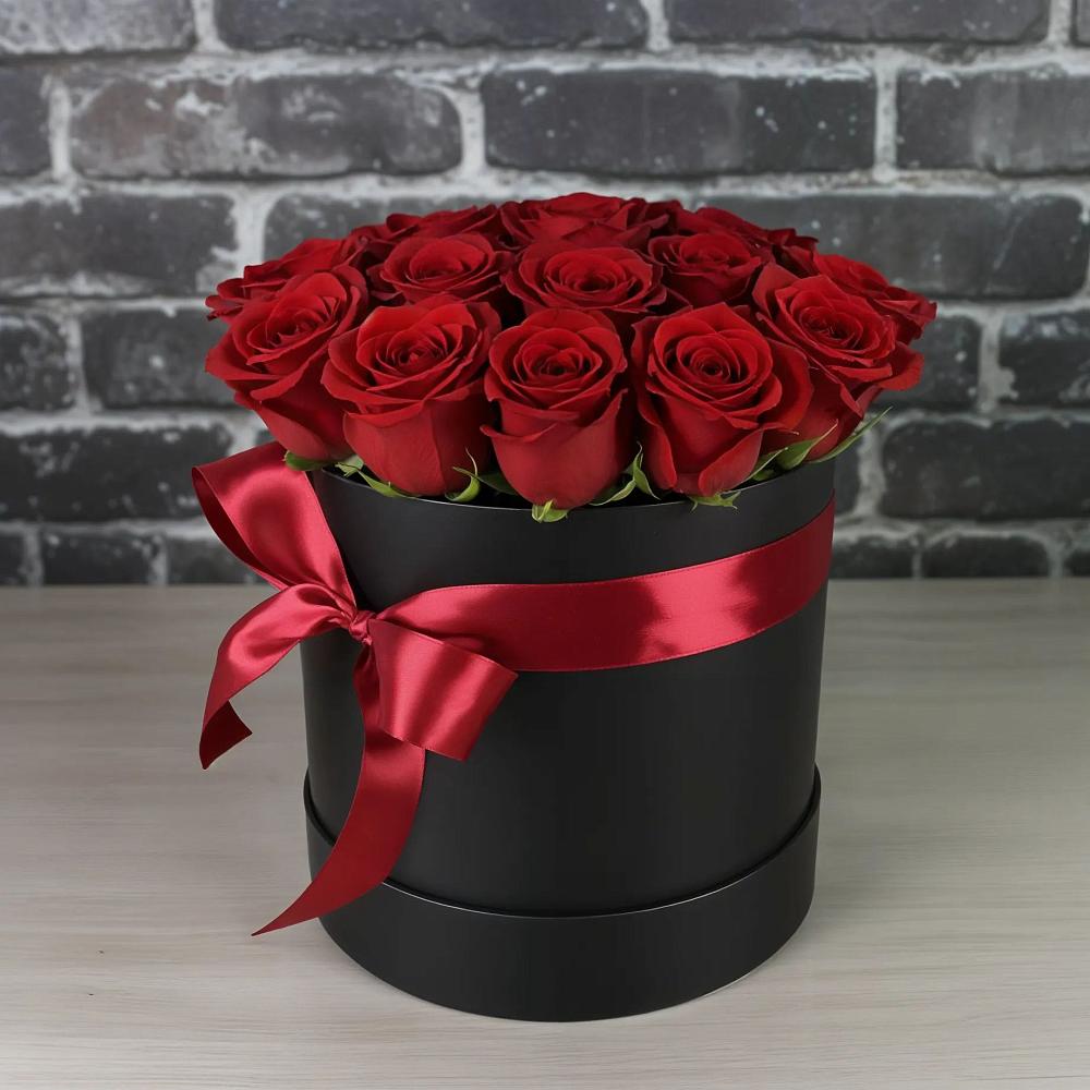 Цветочная композиция из Розы в шляпной коробке в Гидроторфе