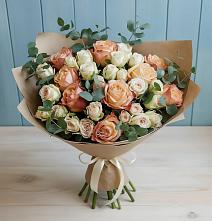 Букет цветов из:  Альстромерии и Розы в Гидроторфе