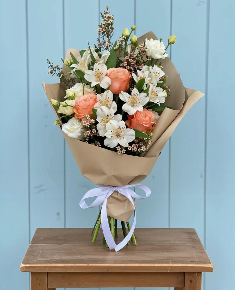 Букет цветов из: Альстромерии, Лизиантусы, Розы и Хризантемы в Гидроторфе