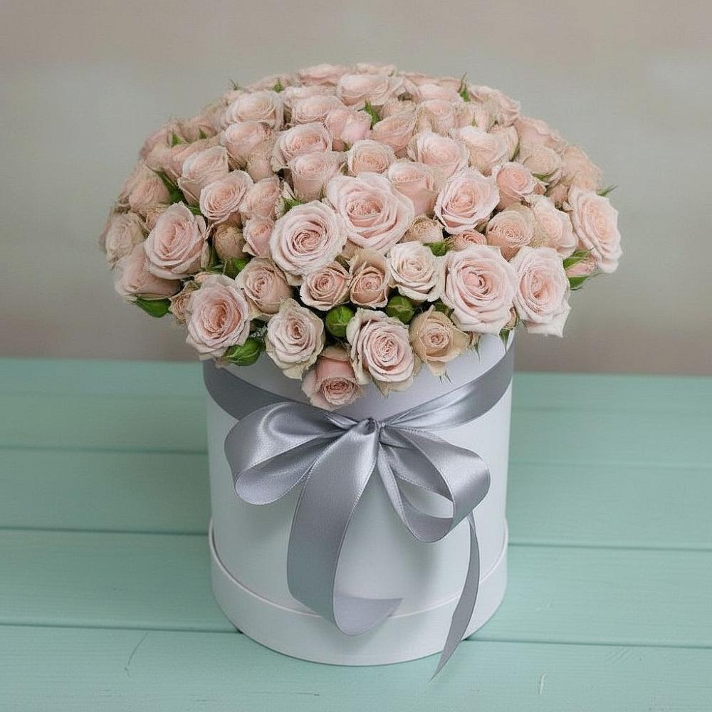 Цветочная композиция из Розы в шляпной коробке в Гидроторфе