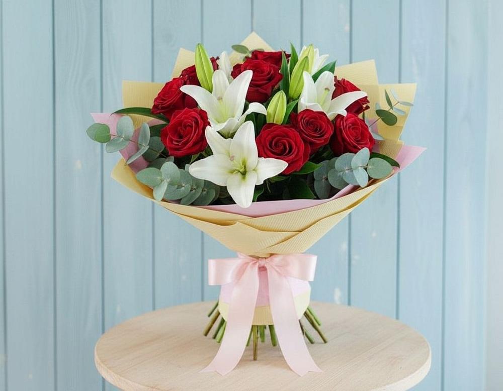 Букет цветов из: Лилии и Розы в Гидроторфе